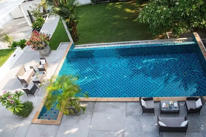 Муанг: Villa Warburton