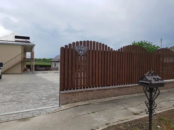 Краснопартизанское: Отель Школьная 44