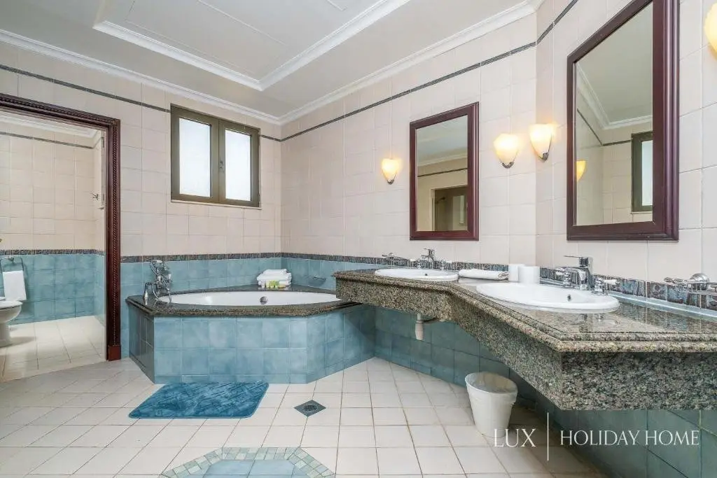 Дубай: LUX - The Savoy Palm Villa