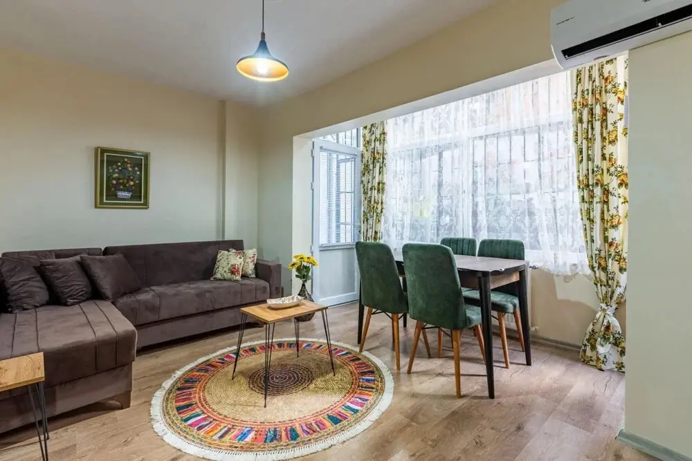 Стамбул: Colorful Flat With Backyard Close to Taksim Square