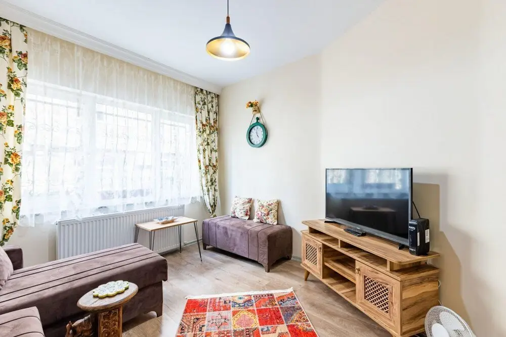 Стамбул: Colorful Flat With Backyard Close to Taksim Square
