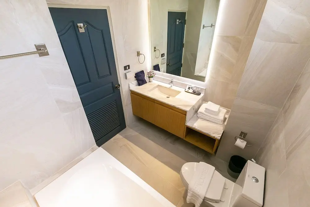 Бангкок: Your Private Oasis Stylish 2br With Spacious Living Room and Pool Access