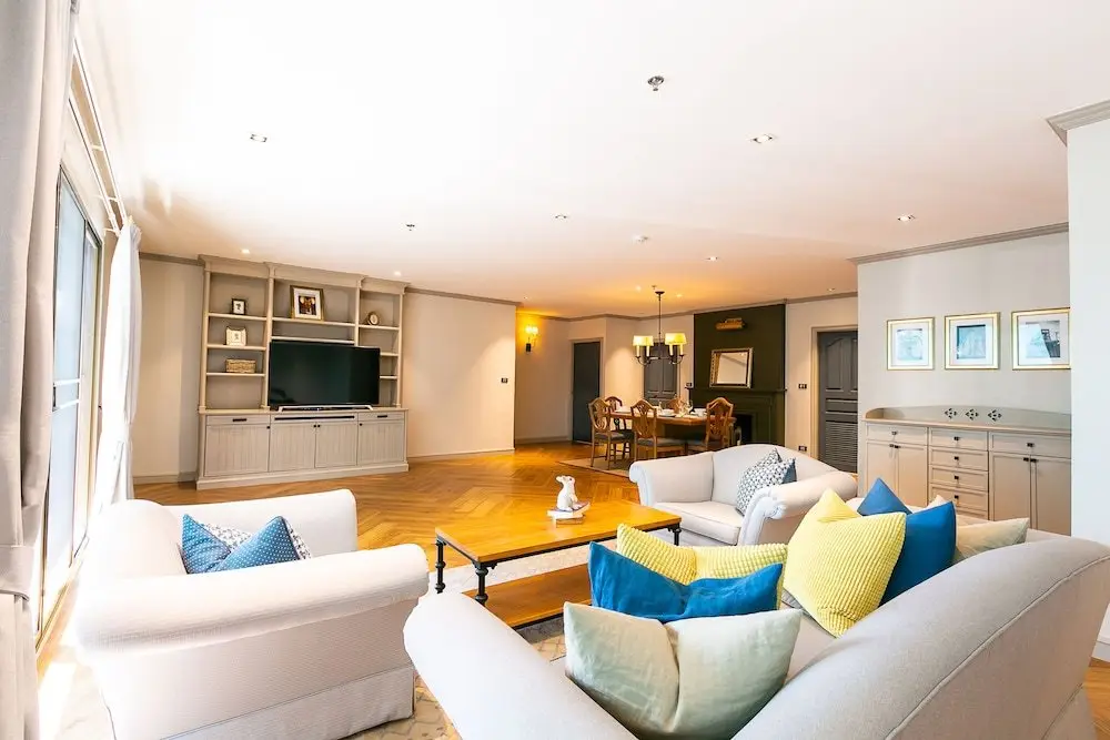 Бангкок: Your Private Oasis Stylish 2br With Spacious Living Room and Pool Access