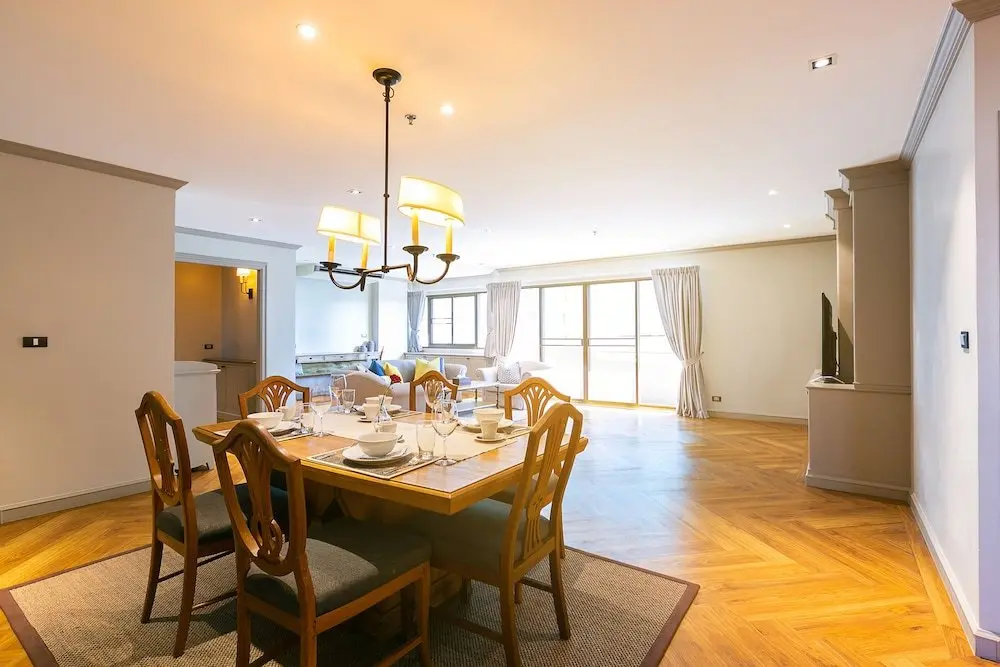 Бангкок: Your Private Oasis Stylish 2br With Spacious Living Room and Pool Access