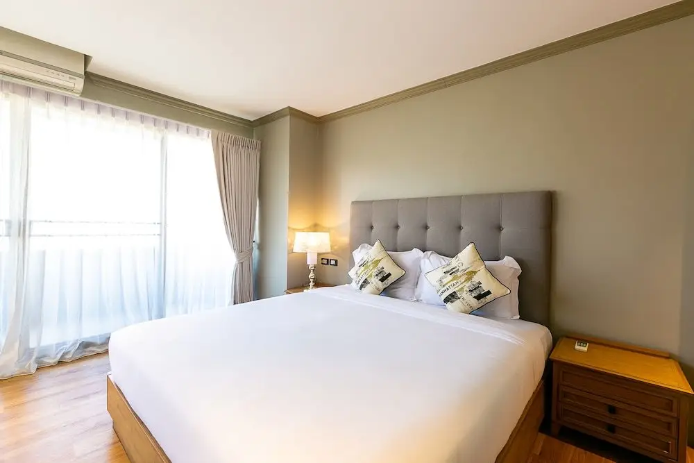 Бангкок: Your Private Oasis Stylish 2br With Spacious Living Room and Pool Access