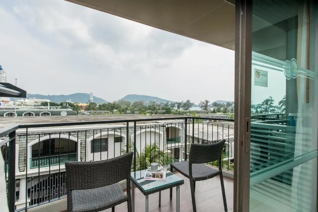 Кату: Suite Large Studio Apt With Hot Tub Bath In Front Pa Tong Beach