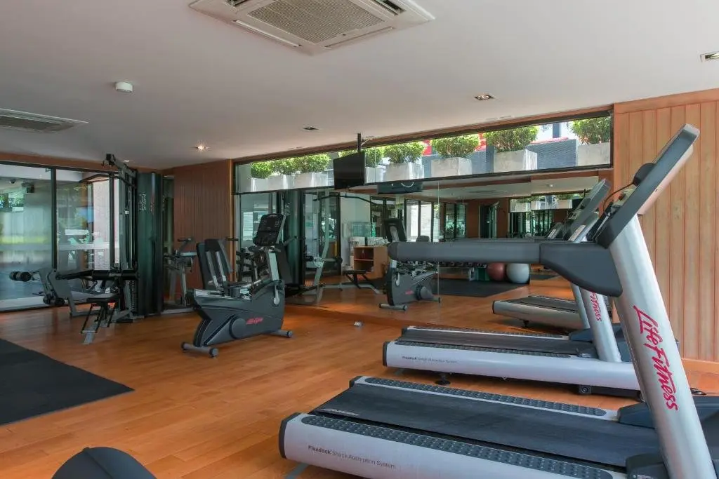 Кату: Suite Large Studio Apt With Hot Tub Bath In Front Pa Tong Beach