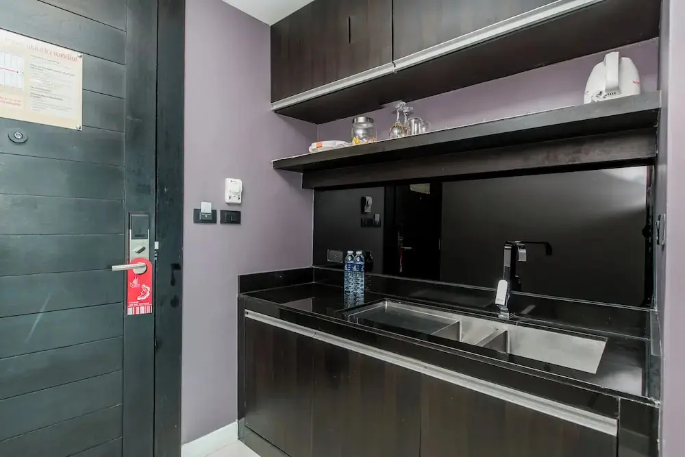 Кату: Suite Large Studio Apt With Hot Tub Bath In Front Pa Tong Beach
