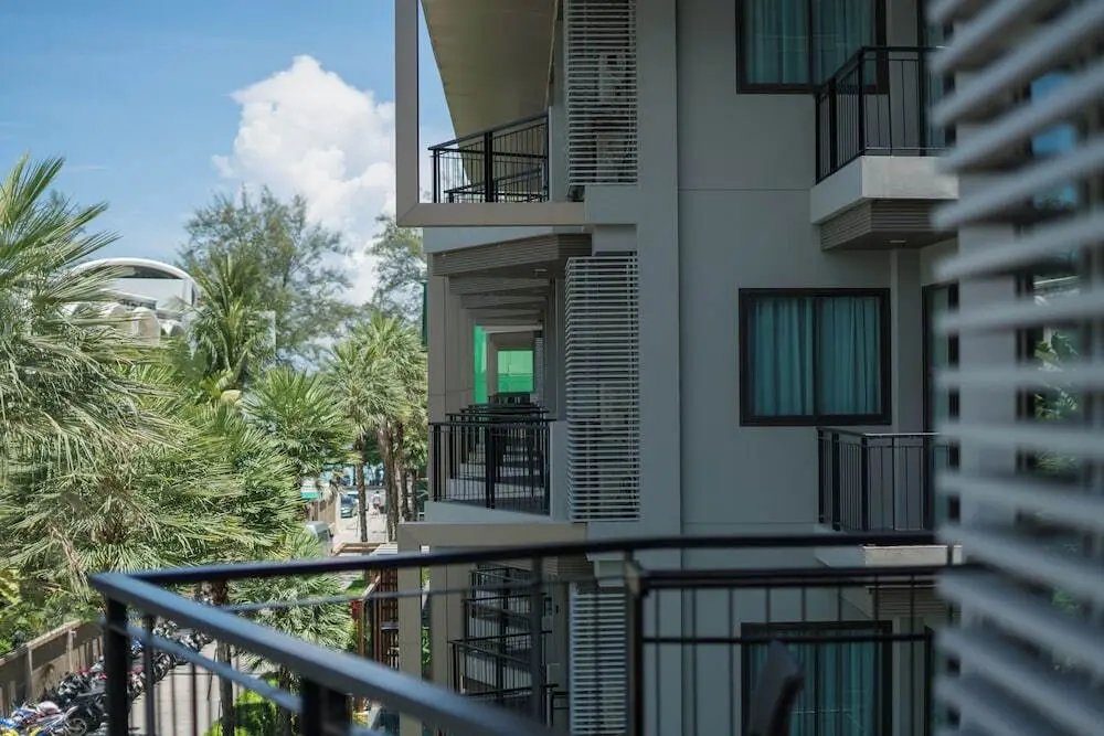 Кату: Suite Large Studio Apt With Hot Tub Bath In Front Pa Tong Beach