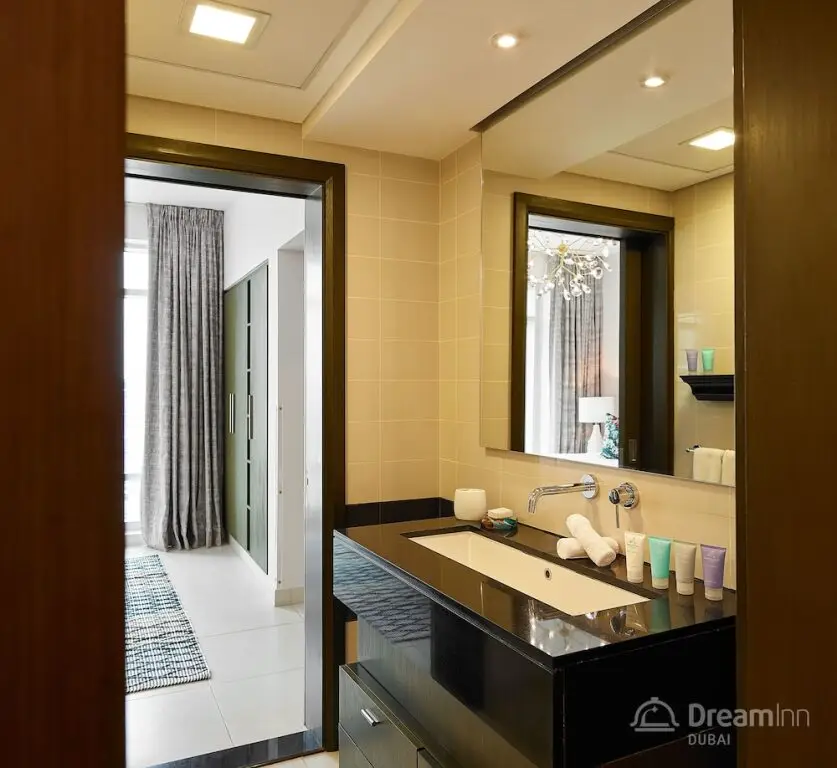 Дубай: The Lofts Towers by Dream Inn