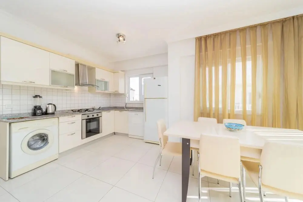 Белек: Vibrant Flat with Shared Pool in Belek