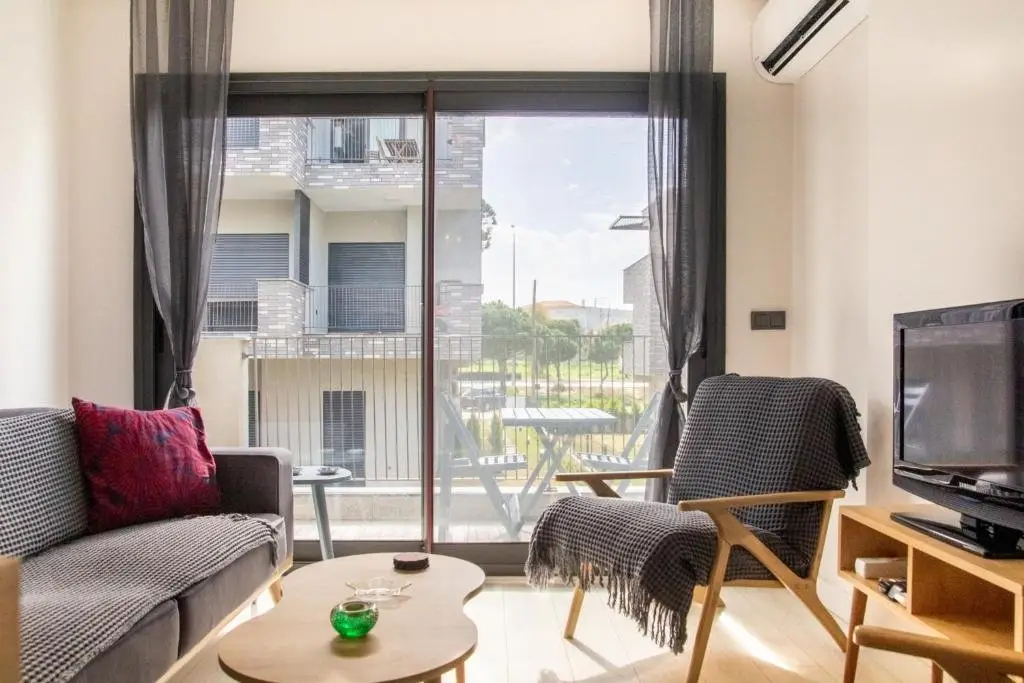 Чешме: Gorgeous Apartment With Pool and Balcony In Izmir