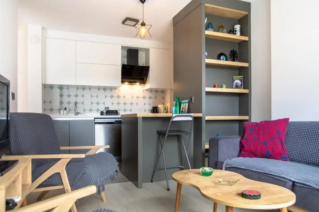Чешме: Gorgeous Apartment With Pool and Balcony In Izmir