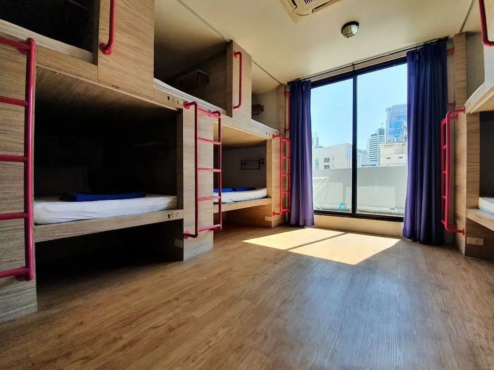 Бангкок: Slumber Party Soi 1