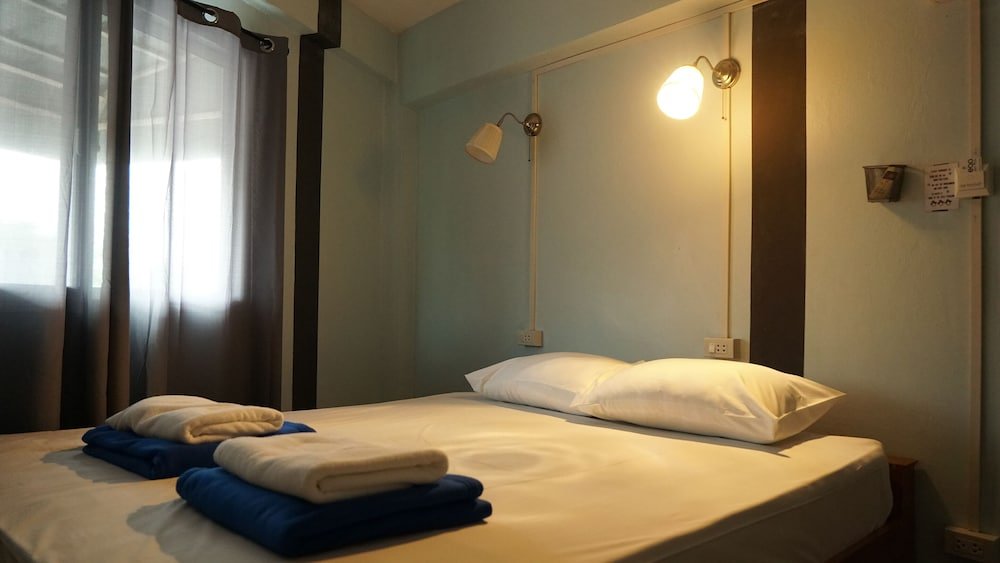 Муанг: Slumber Party Surf Kata Phuket