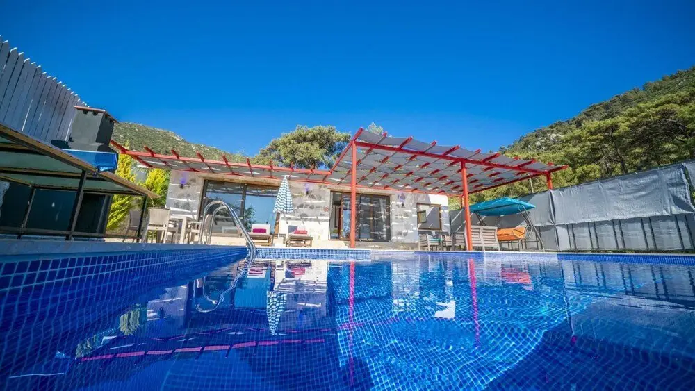Исламлар: Sleek Villa With Pool Backyard Jacuzzi in Kas