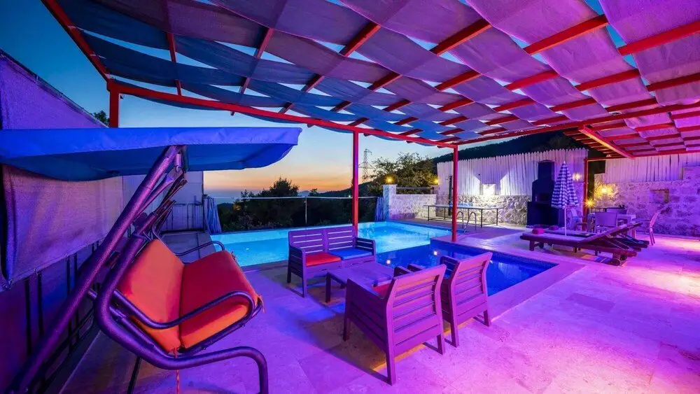 Исламлар: Sleek Villa With Pool Backyard Jacuzzi in Kas