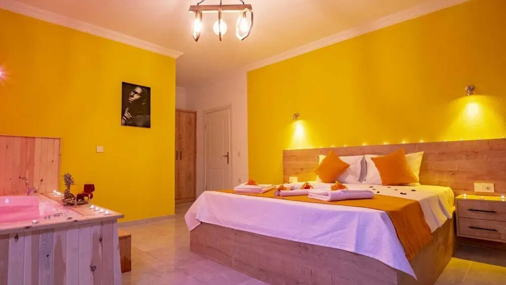 Исламлар: Vibrant Villa With Pool Backyard Jacuzzi in Kas