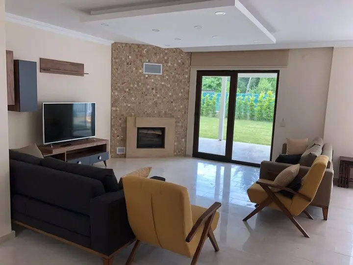 Сакарья: Sleek Villa in Sapanca With Pool and Winter Garden