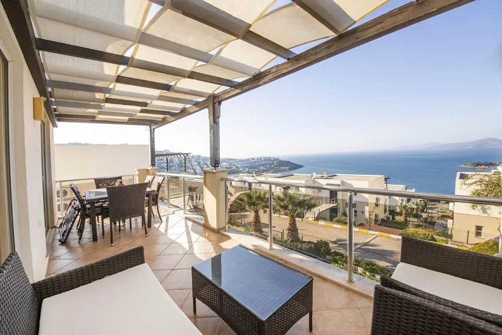Милас: Sleek Flat With Private Beach and View in Milas