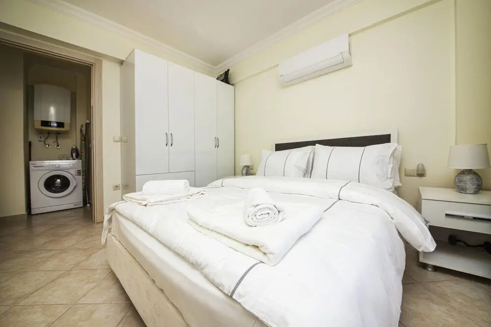 Милас: Sleek Flat With Private Beach and View in Milas