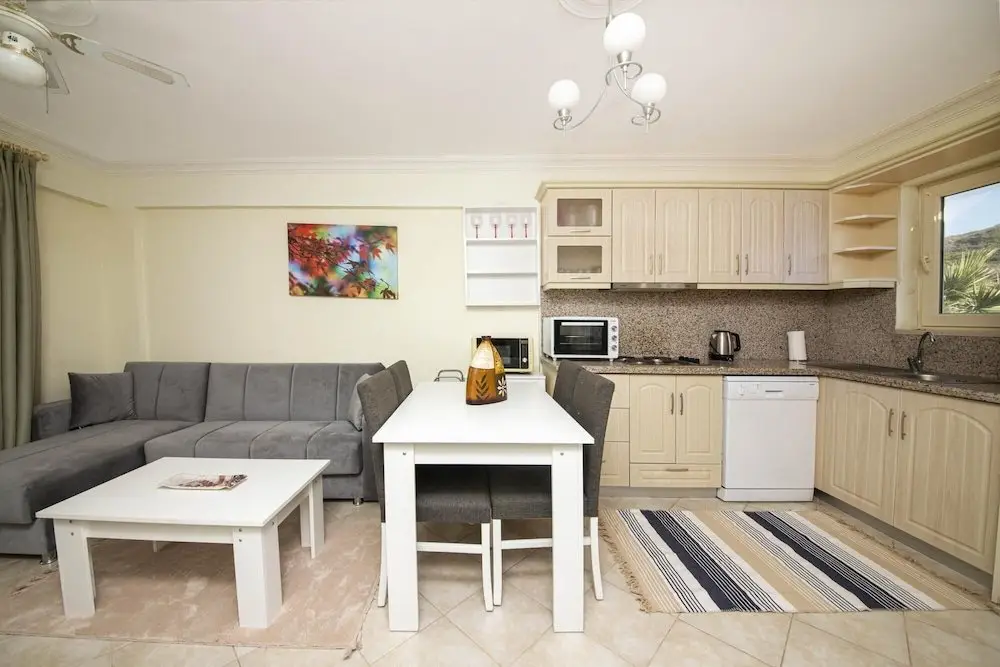 Милас: Sleek Flat With Private Beach and View in Milas
