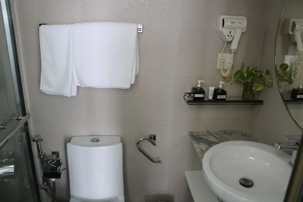 Северный атолл Мале: The Hive Beach Hotel