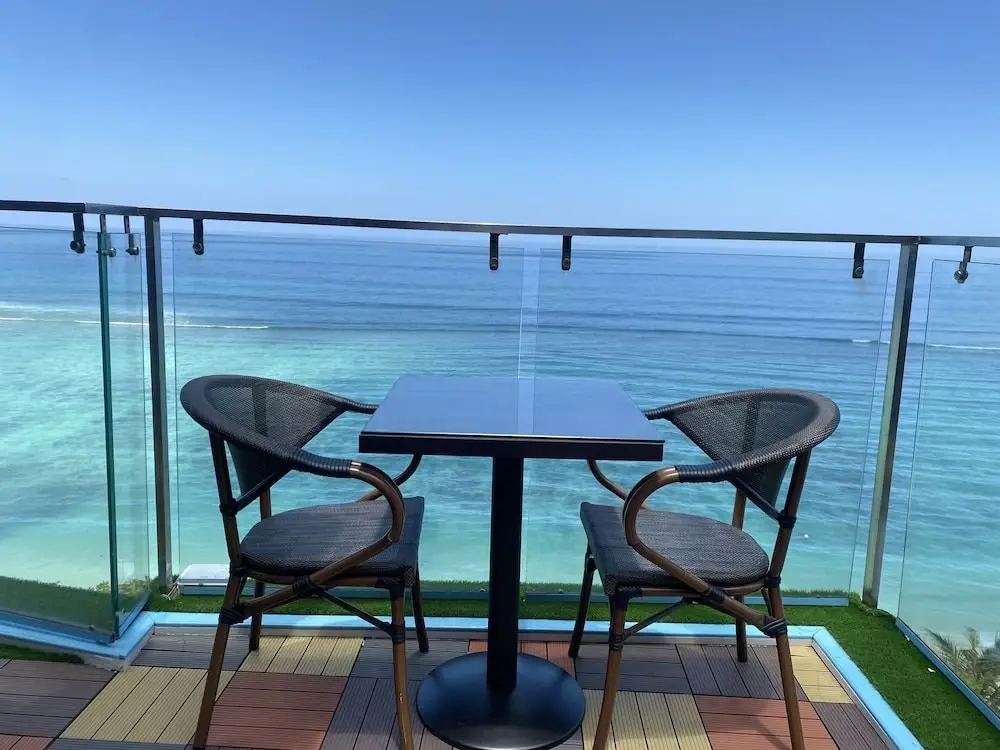 Северный атолл Мале: The Hive Beach Hotel