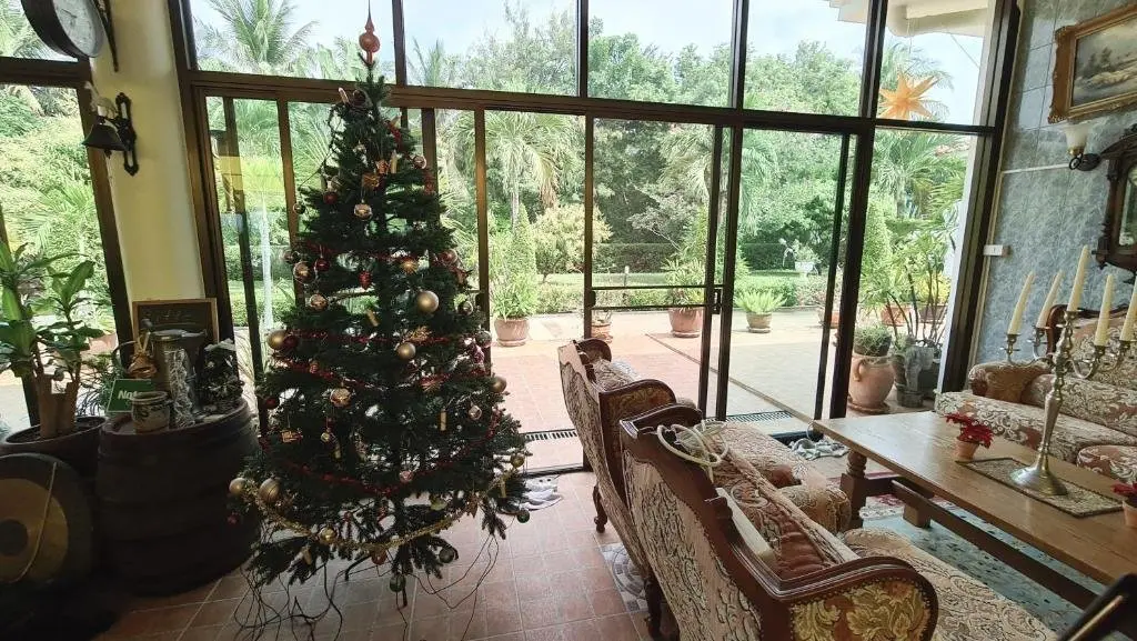 Чаам: Welcome to our Oasis The Beautiful Bungalow Yellow