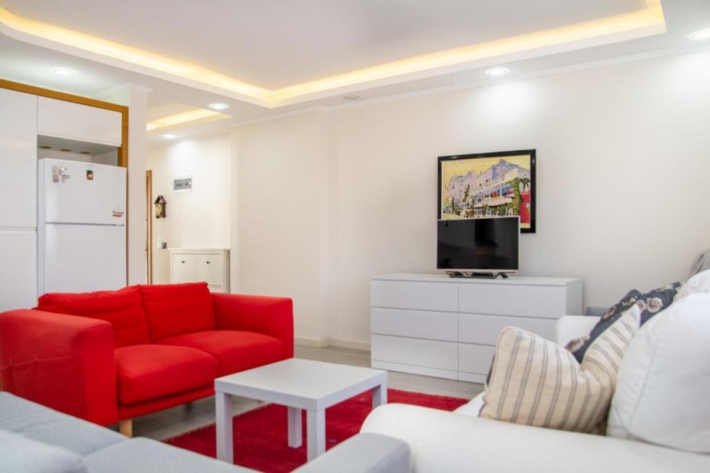 Чешме: Vibrant And Central Flat Near Sea In Cesme