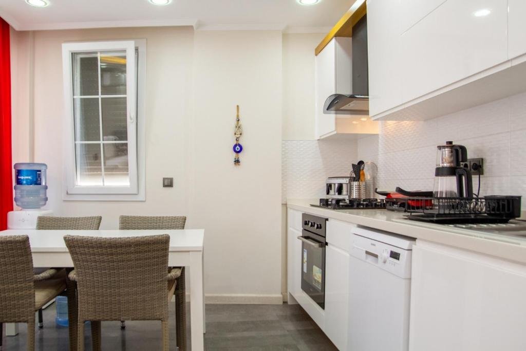 Чешме: Vibrant And Central Flat Near Sea In Cesme