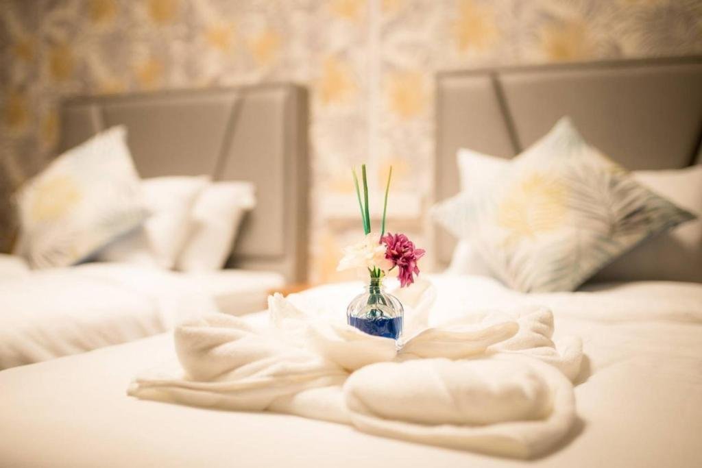 Рои Эт: papa q suite resorts