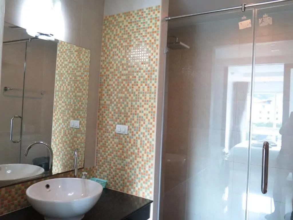 Кату: 6 38 Top Floor 2 Brs 2baths 1km Walking To Beach