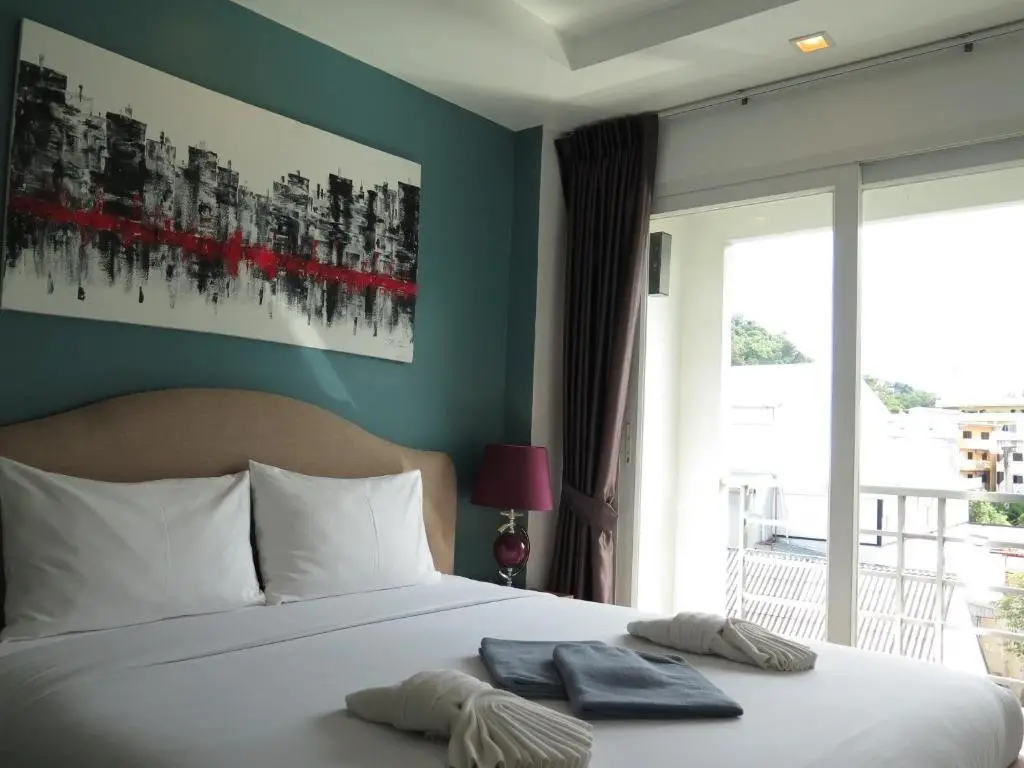 Кату: 6 38 Top Floor 2 Brs 2baths 1km Walking To Beach