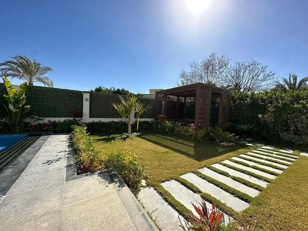 Шейх Заед Сити: Beverly hills standalone villa with pool