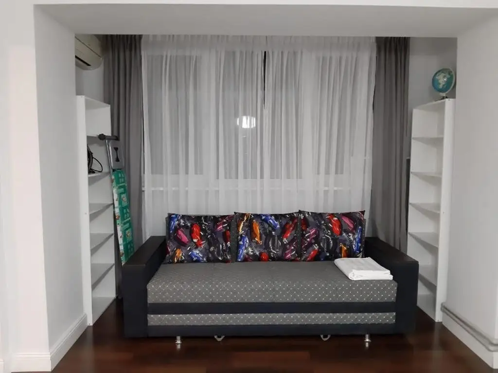 Алматы: Ujutnye, trehkomnatnye apartamenty v rajone Arbata