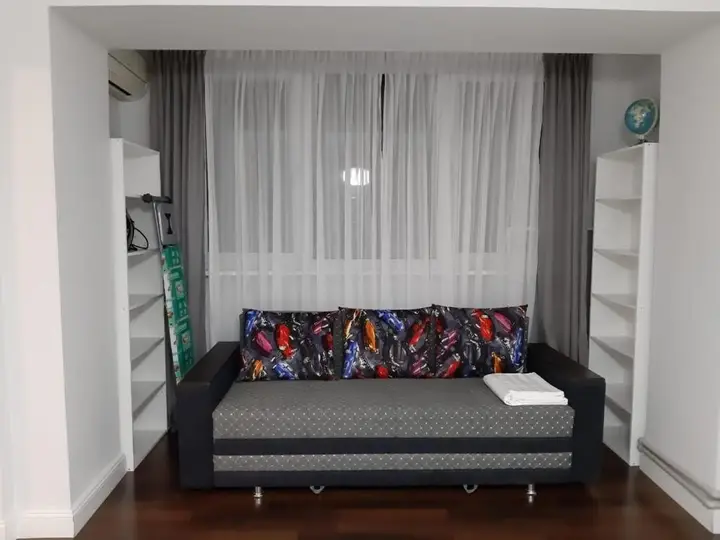 Алматы: Ujutnye, trehkomnatnye apartamenty v rajone Arbata