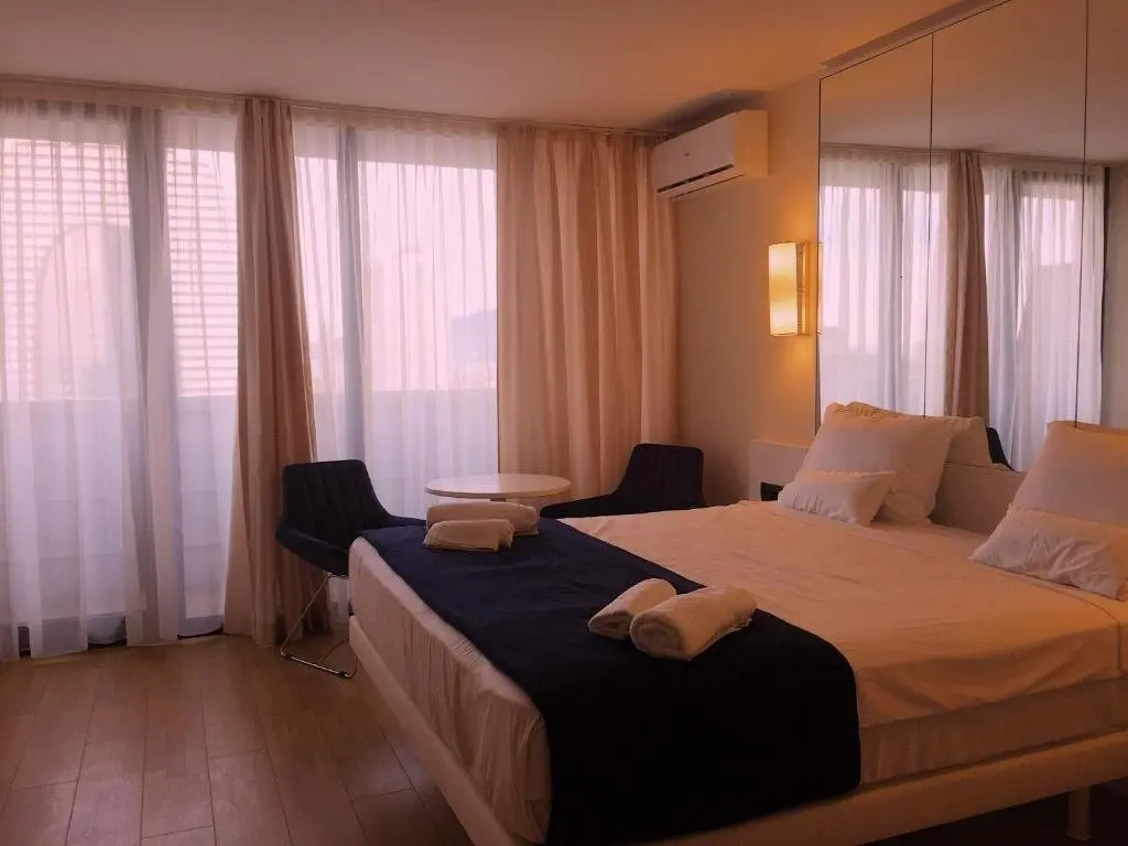 Батуми: Orbi City Apartment(with sea and city view)