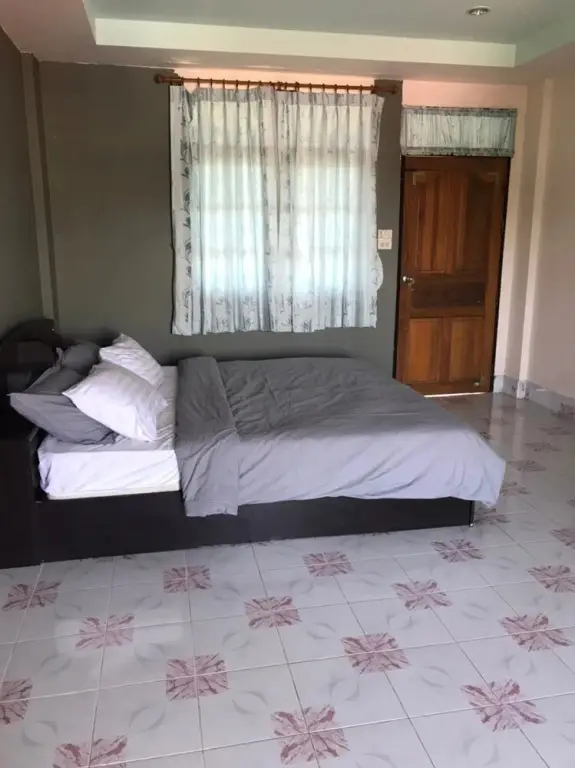 Муанг: On Lee Apartment