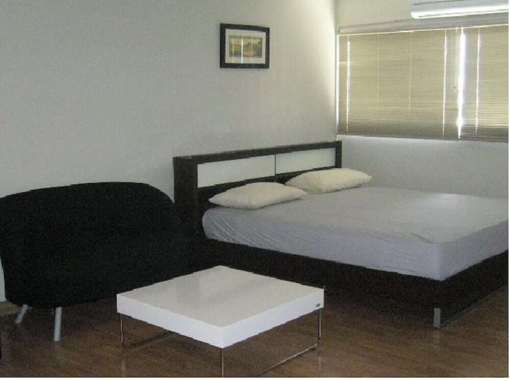 Паккрет: Room in Guest Room - Chan Kim Don Mueang Guest House, Free Parking Space and Free Wifi