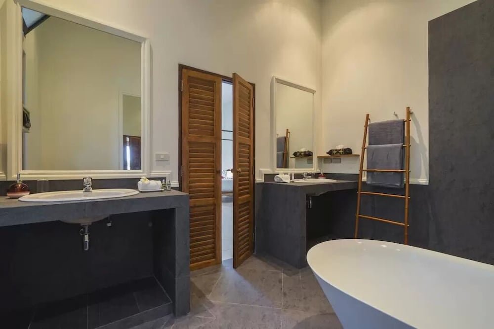 Муанг: Luxury Private Beachfront Haileng Villa