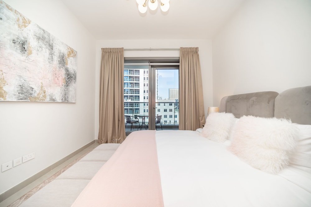 Дубай: Luton Vacation Homes - Sparkle Towers