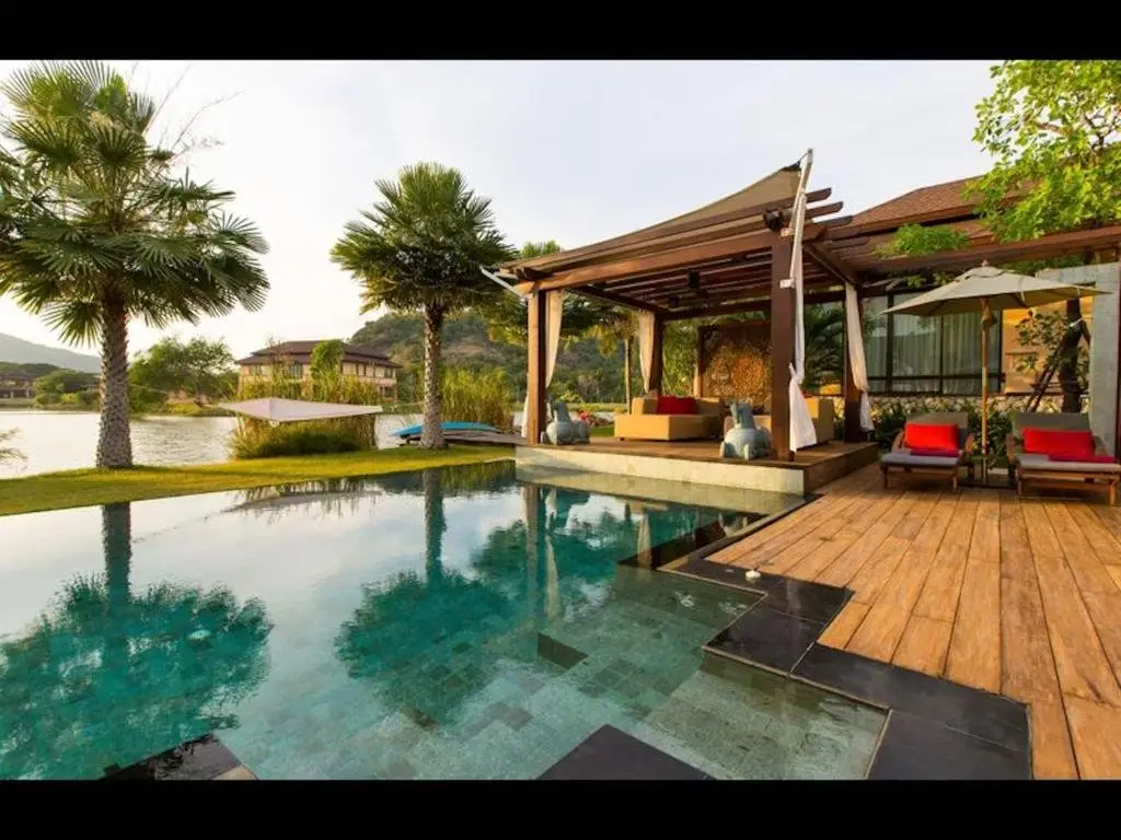 Хуахин: Dasiri Lakefront Villa Premium