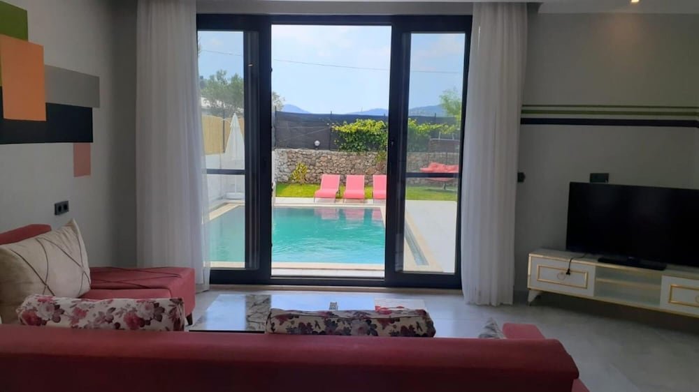 Фетхие: Colorful Villa With Private Pool and Garden in Fethiye