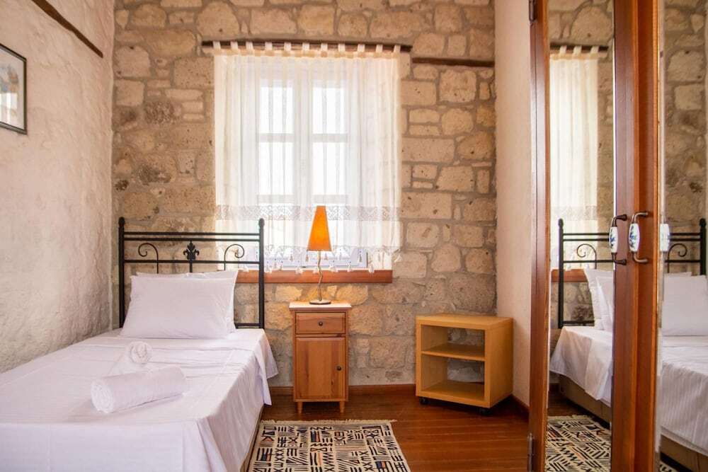 Чешме: Stonehouse With Backyard and Fireplace in Alacati