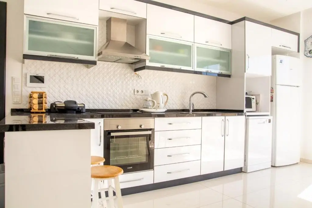 Чешме: Sleek Villa with Private Pool and Garden in Cesme
