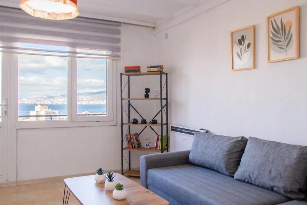 Измир: Lovely House With Sea View and Backyard
