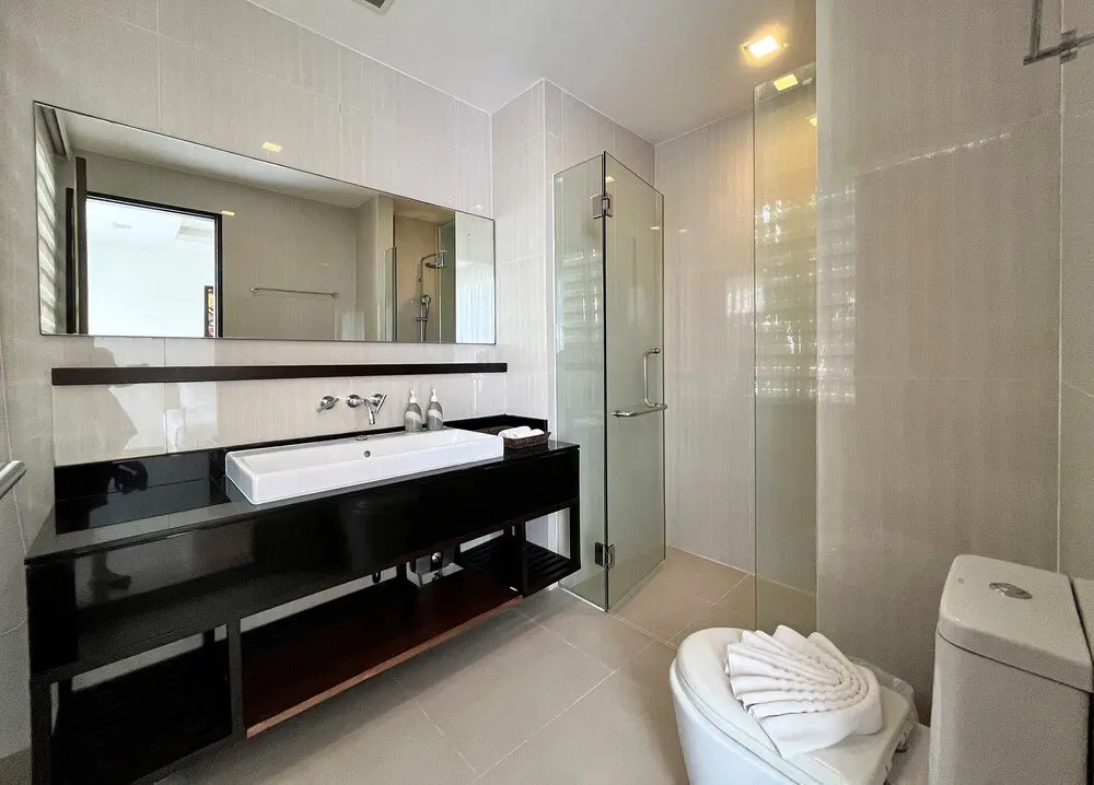 Тхаланг: Laguna Park townhouse by Lofty