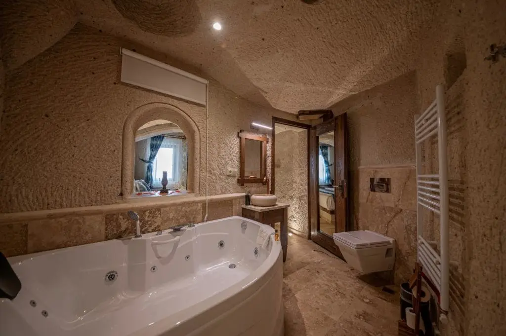 Ургуп: Farmer Cave House