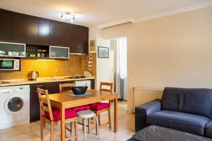 Измир: Pleasant and Central Flat With Balcony in Alsancak